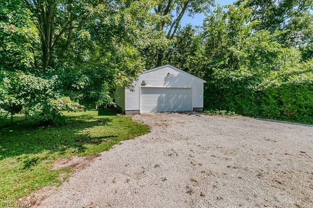 8051 Charlesderry Road, Kirtland, OH 44094