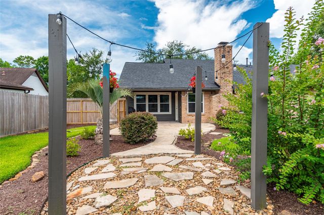 1811 Hunt Drive, Friendswood, TX 77546
