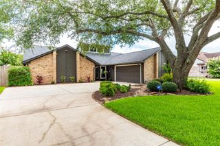 1811 Hunt Drive, Friendswood, TX 77546