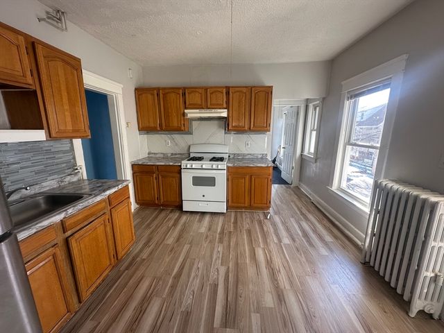 124 Kendall St 2, Framingham, MA 01702