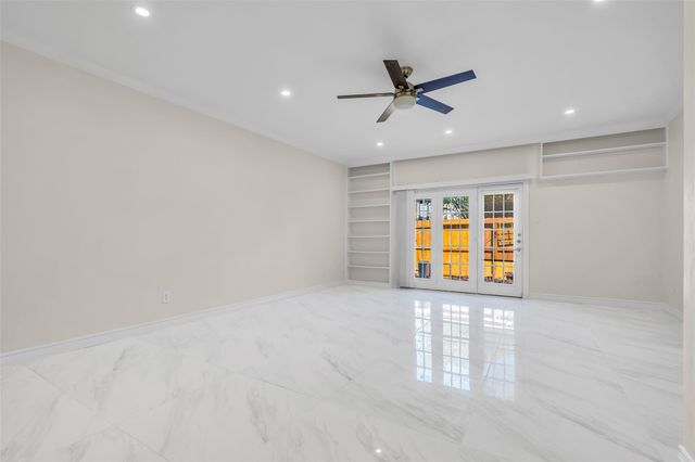 14715 Barryknoll Lane 124, Houston, TX 77079