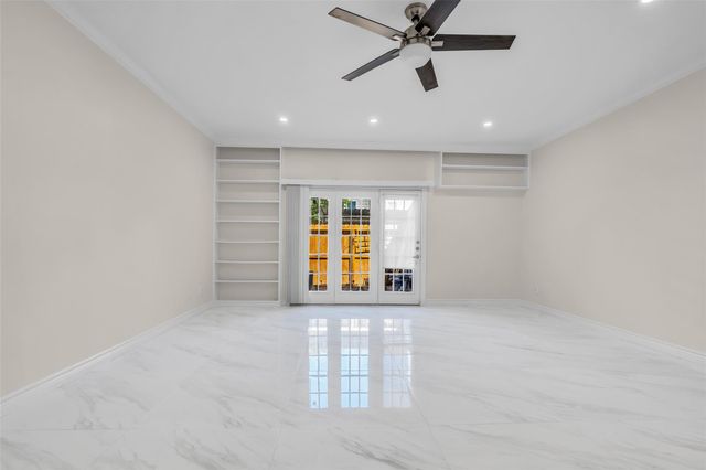 14715 Barryknoll Lane 124, Houston, TX 77079