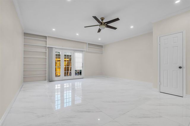 14715 Barryknoll Lane 124, Houston, TX 77079