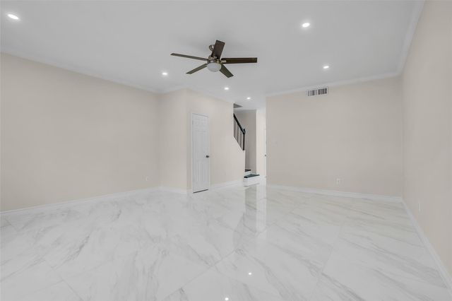 14715 Barryknoll Lane 124, Houston, TX 77079