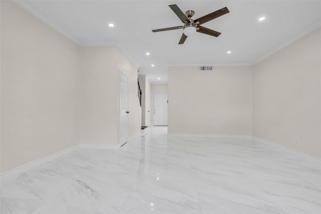 14715 Barryknoll Lane 124, Houston, TX 77079