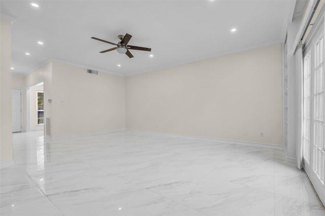 14715 Barryknoll Lane 124, Houston, TX 77079