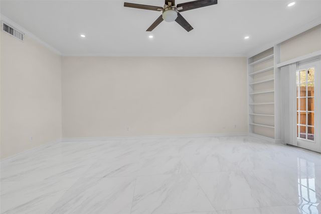 14715 Barryknoll Lane 124, Houston, TX 77079