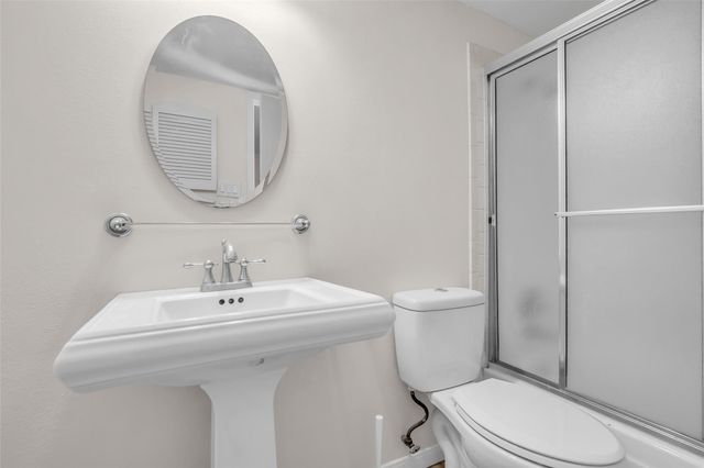 14715 Barryknoll Lane 124, Houston, TX 77079