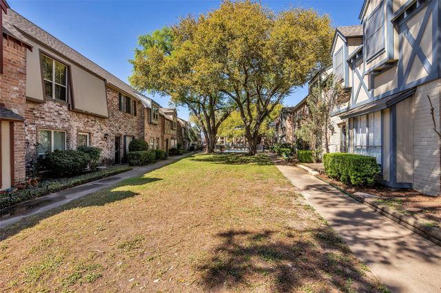 14715 Barryknoll Lane 124, Houston, TX 77079