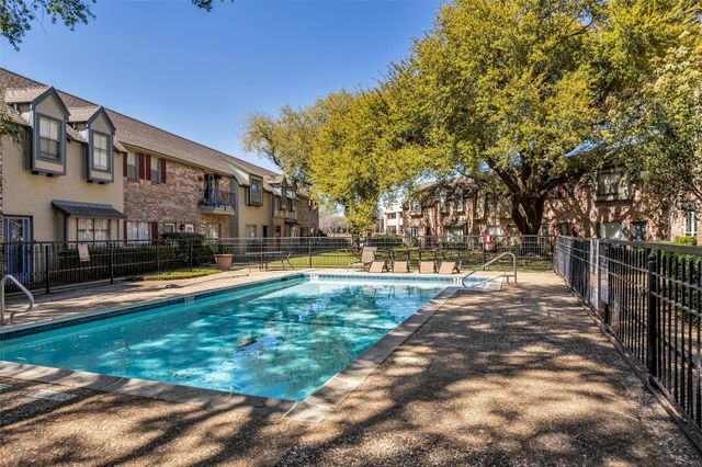 14715 Barryknoll Lane 124, Houston, TX 77079