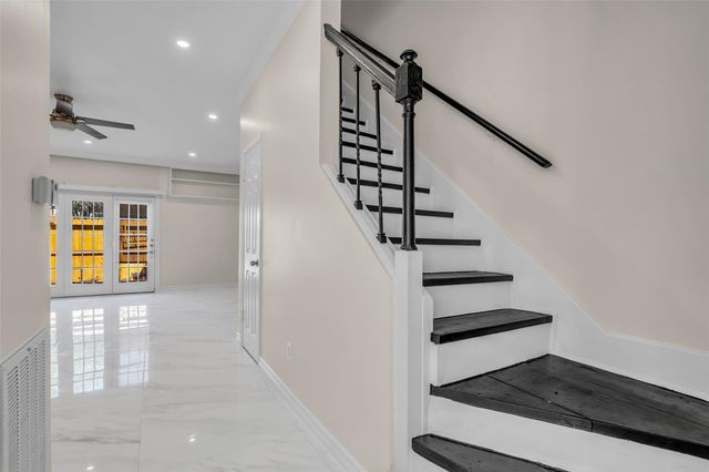 14715 Barryknoll Lane 124, Houston, TX 77079