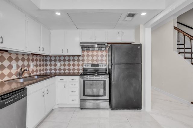 14715 Barryknoll Lane 124, Houston, TX 77079