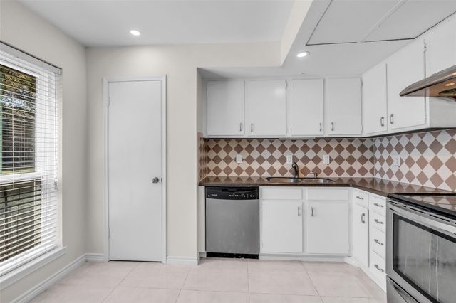 14715 Barryknoll Lane 124, Houston, TX 77079