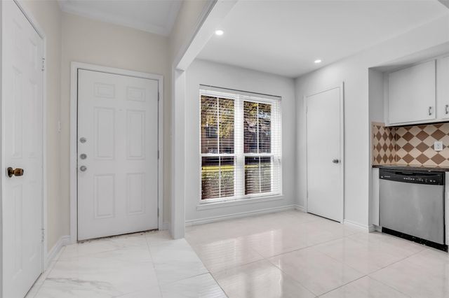 14715 Barryknoll Lane 124, Houston, TX 77079