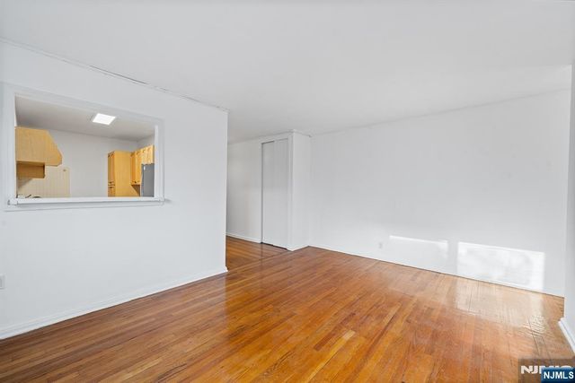 420 Park 3F, Fort Lee, NJ 07024