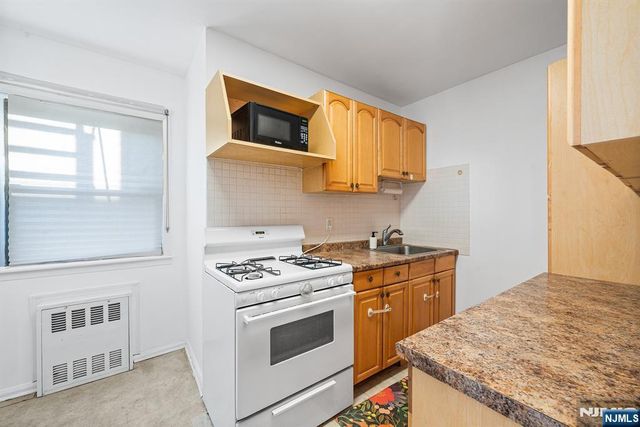 420 Park 3F, Fort Lee, NJ 07024