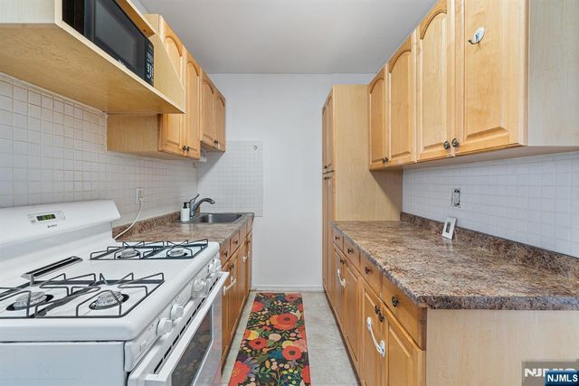 420 Park 3F, Fort Lee, NJ 07024