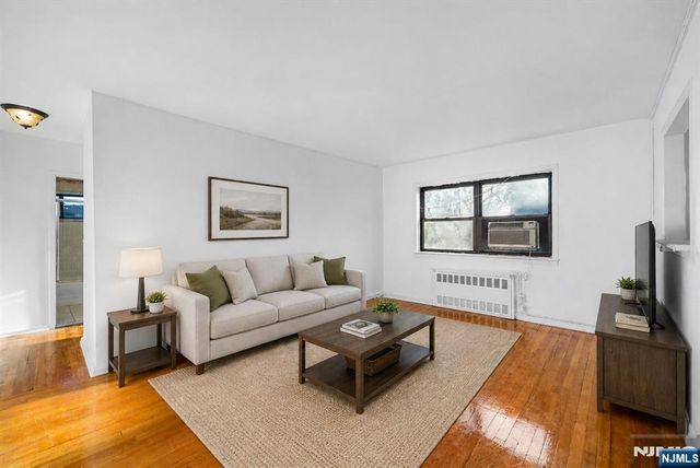420 Park 3F, Fort Lee, NJ 07024