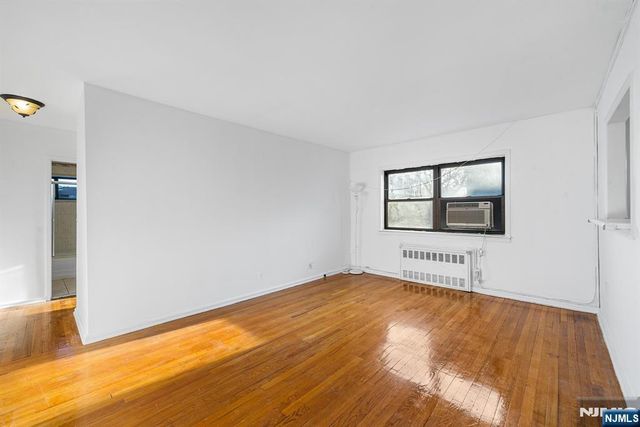 420 Park 3F, Fort Lee, NJ 07024