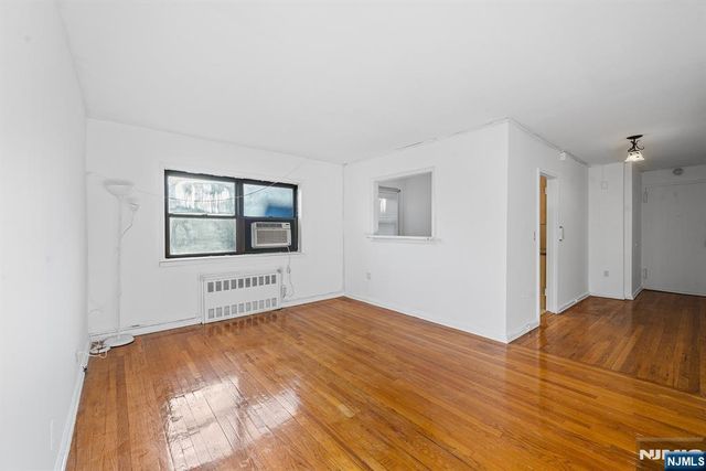 420 Park 3F, Fort Lee, NJ 07024