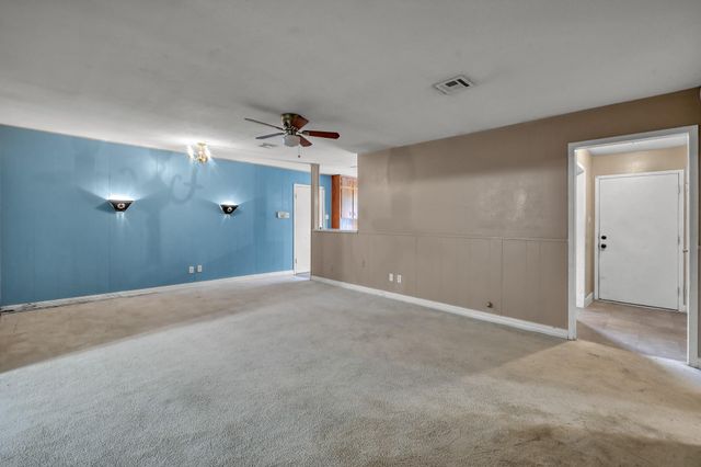 405 Wilson Road, Conroe, TX 77301