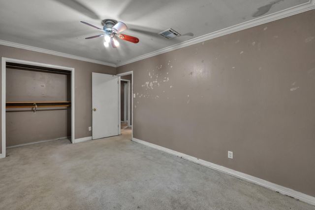 405 Wilson Road, Conroe, TX 77301