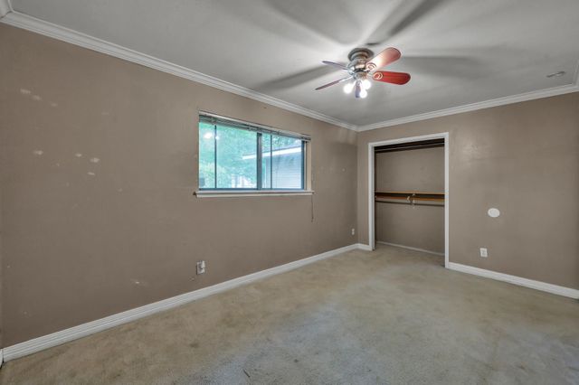 405 Wilson Road, Conroe, TX 77301