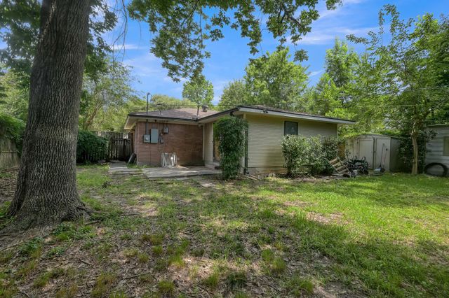 405 Wilson Road, Conroe, TX 77301