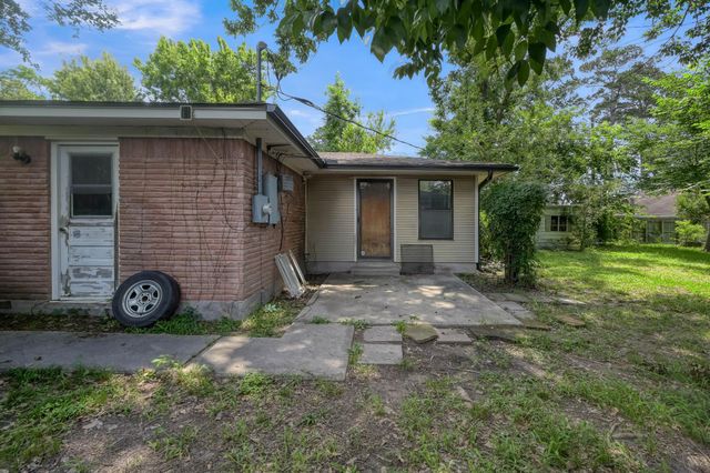 405 Wilson Road, Conroe, TX 77301