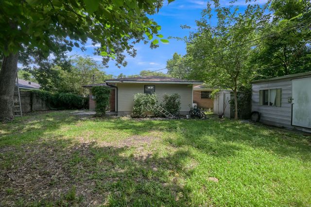 405 Wilson Road, Conroe, TX 77301