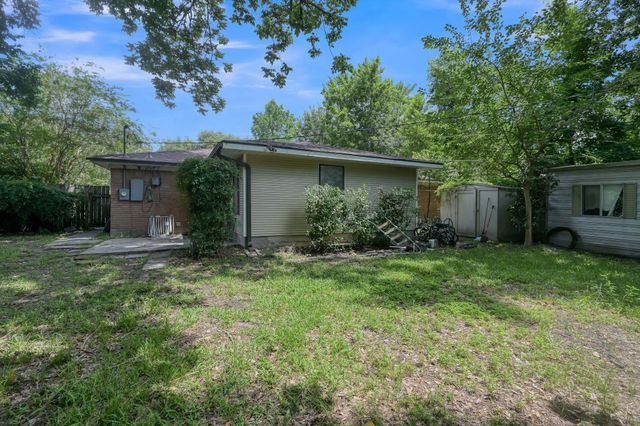 405 Wilson Road, Conroe, TX 77301