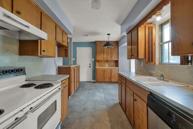 405 Wilson Road, Conroe, TX 77301