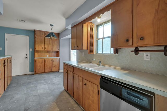 405 Wilson Road, Conroe, TX 77301
