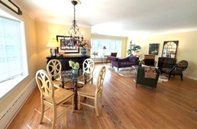 350 Ridgewood Avenue, Glen Ellyn, IL 60137