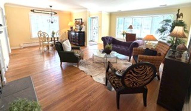 350 Ridgewood Avenue, Glen Ellyn, IL 60137