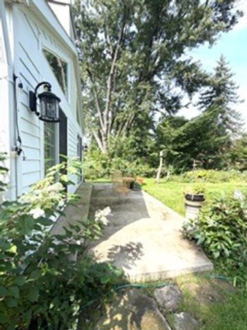 350 Ridgewood Avenue, Glen Ellyn, IL 60137