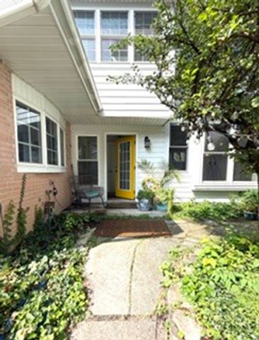 350 Ridgewood Avenue, Glen Ellyn, IL 60137