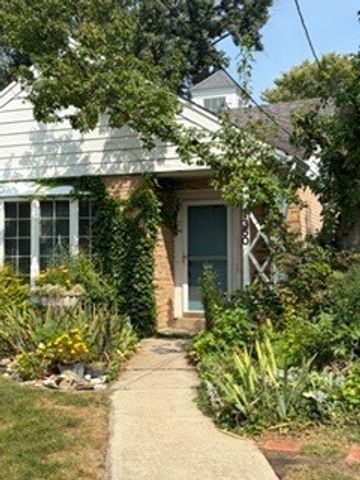 350 Ridgewood Avenue, Glen Ellyn, IL 60137