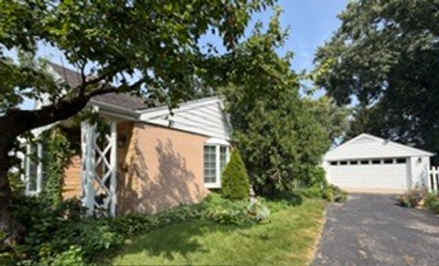 350 Ridgewood Avenue, Glen Ellyn, IL 60137