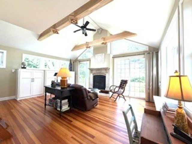 350 Ridgewood Avenue, Glen Ellyn, IL 60137