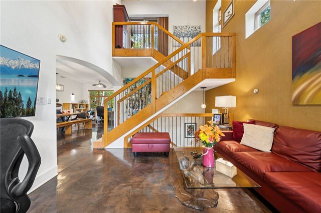 1123 Juanita Dr, Robinson Twp, PA 15108