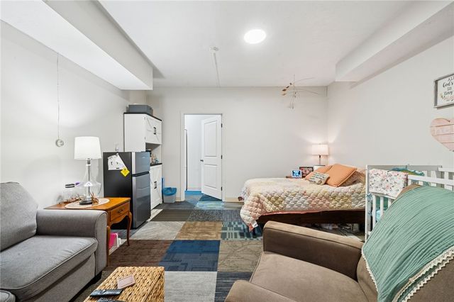 1123 Juanita Dr, Robinson Twp, PA 15108