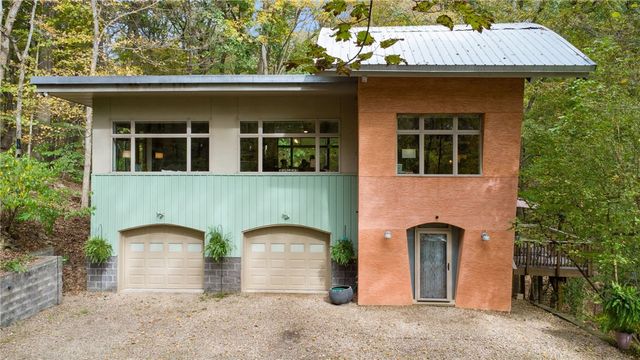 1123 Juanita Dr, Robinson Twp, PA 15108