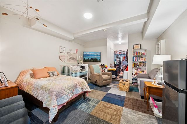 1123 Juanita Dr, Robinson Twp, PA 15108