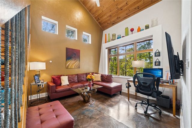 1123 Juanita Dr, Robinson Twp, PA 15108