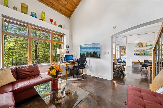 1123 Juanita Dr, Robinson Twp, PA 15108