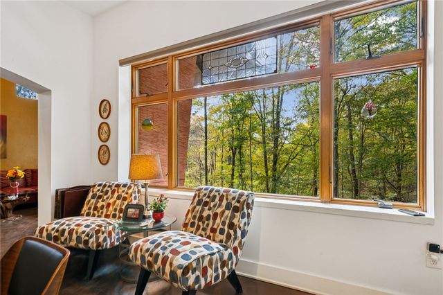 1123 Juanita Dr, Robinson Twp, PA 15108