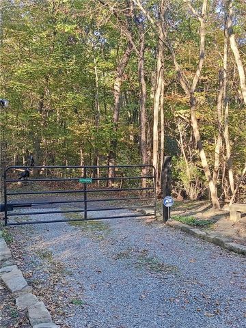 1123 Juanita Dr, Robinson Twp, PA 15108