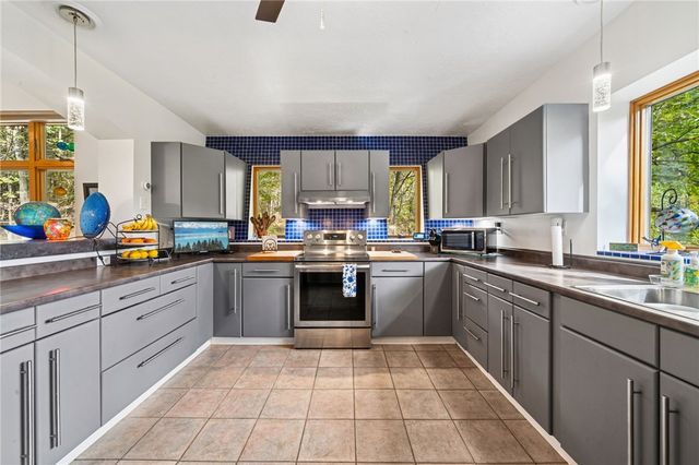 1123 Juanita Dr, Robinson Twp, PA 15108