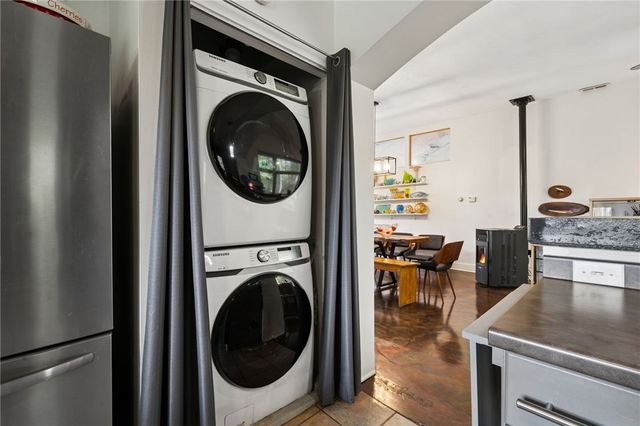 1123 Juanita Dr, Robinson Twp, PA 15108